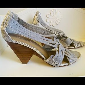 Pliner  Royce Stretch-Strap Wedge Sandal 8.5M